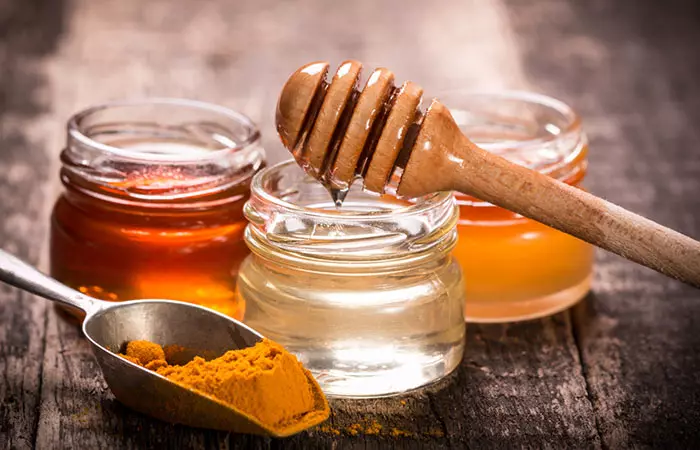 2.-Turmeric-And-Honey-Paste