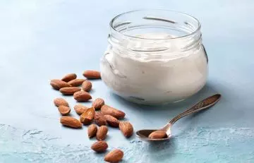 2.Almond And Yogurt Exfoliant