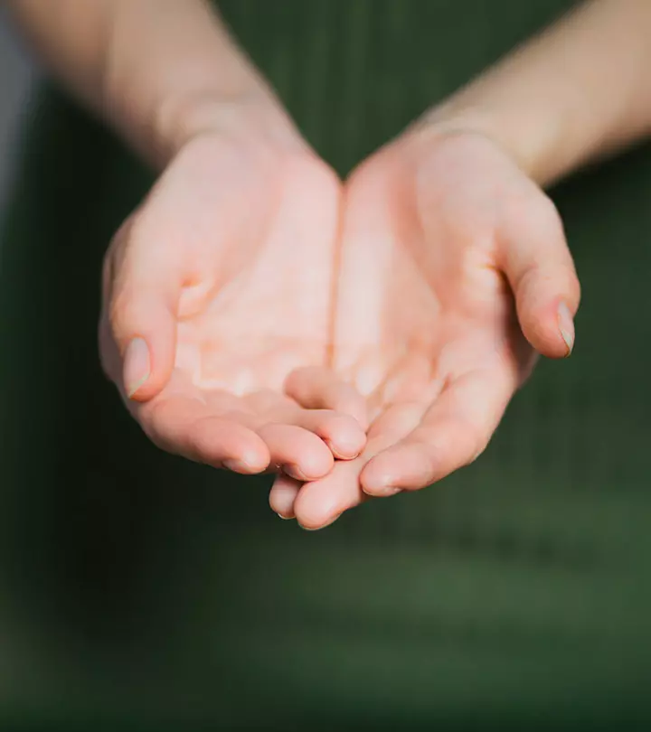 5 Great Natural Remedies For Sweaty Palms