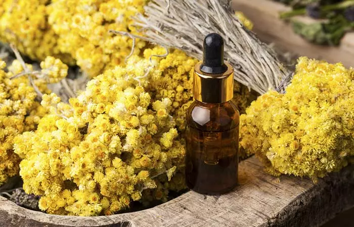 Blood clots in the leg can be removed using Helichrysum oil