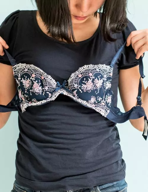 11. Bra Straps That Show 