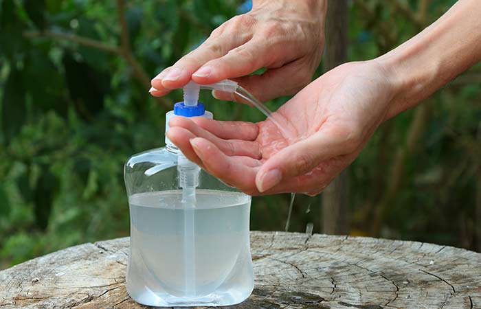 Homemade rubbing alcohol mosquito repellent spray