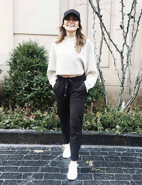 How to wear joggers with a tucked-in turtleneck T-shirt