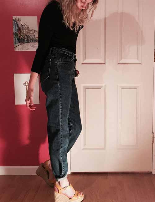 cute outfits with black mom jeans