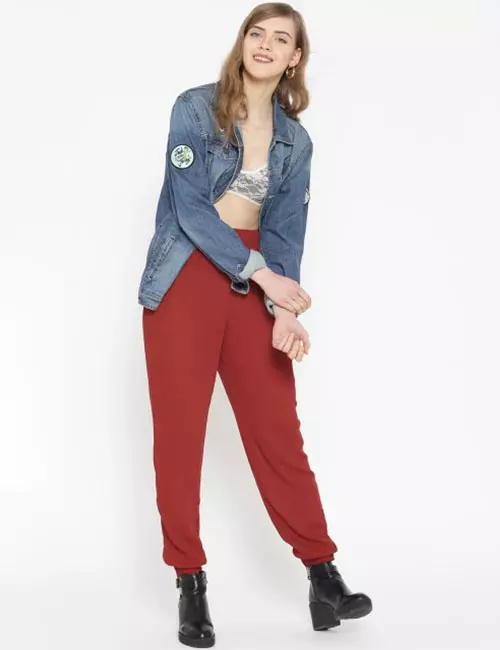 How to wear red joggers and a denim jacket