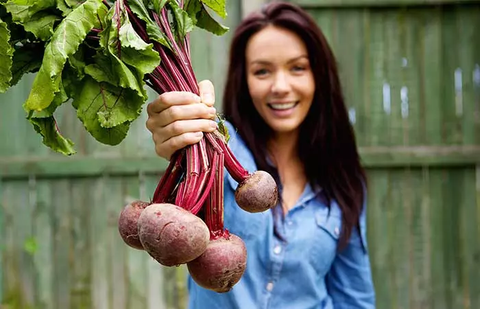 6. Blush Your Cheeks With Beetroot 