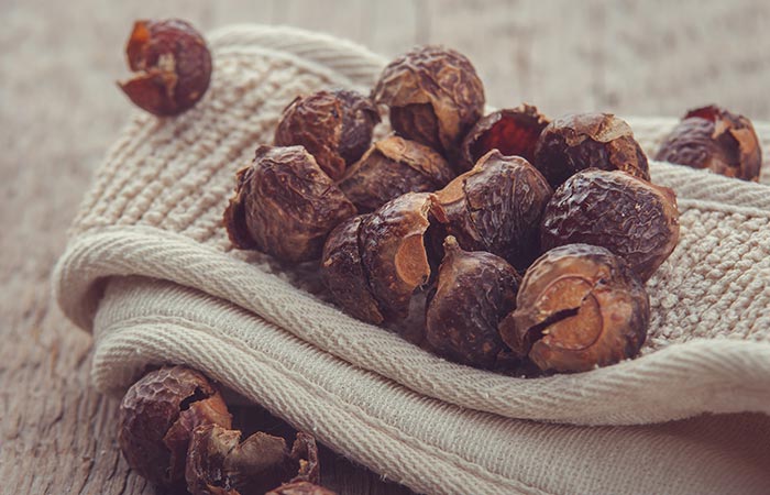 Ways to clean jewelry at home using soapnuts