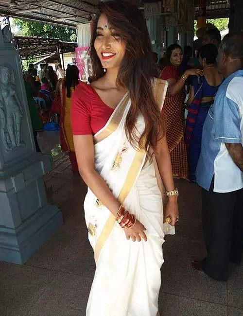 The Kerala Saree - White & Gold At Its Finest