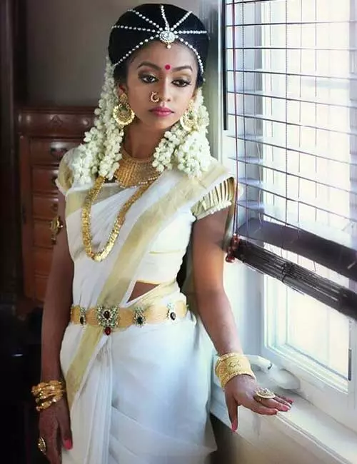 The Kerala Saree - White & Gold At Its Finest