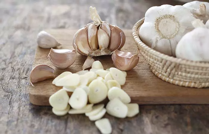 Garlic for homemade mosquito repellent spray