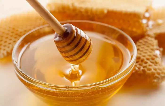 Aloe vera with honey to cool burns