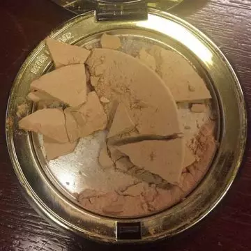 4. When your compact powder looks like an earthquake site.
