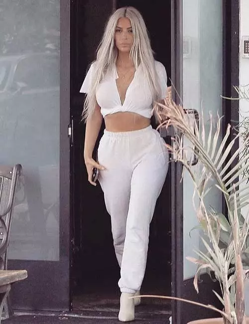 15 Kim Kardashian Looks That Are Stylish And Iconic