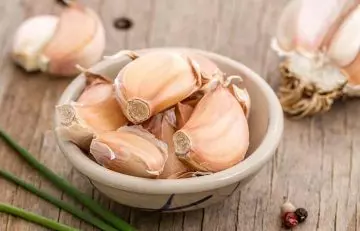 Garlic to get rid of ingrown toenail pain