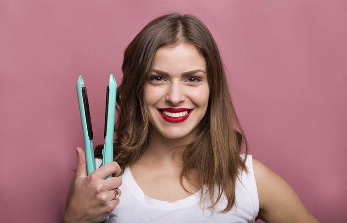 7. Hair Straightener Doubling Up As A Hot Iron! 