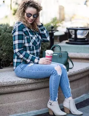 Wear your flannel shirt with distressed denims