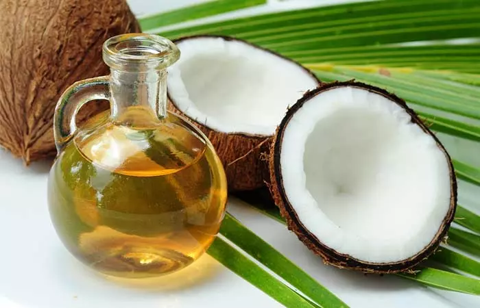 Aloe vera with coconut oil to hydrate your skin