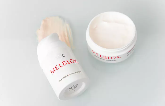 Inside the box are the Advanced Day Cream and Advanced Night Cream.