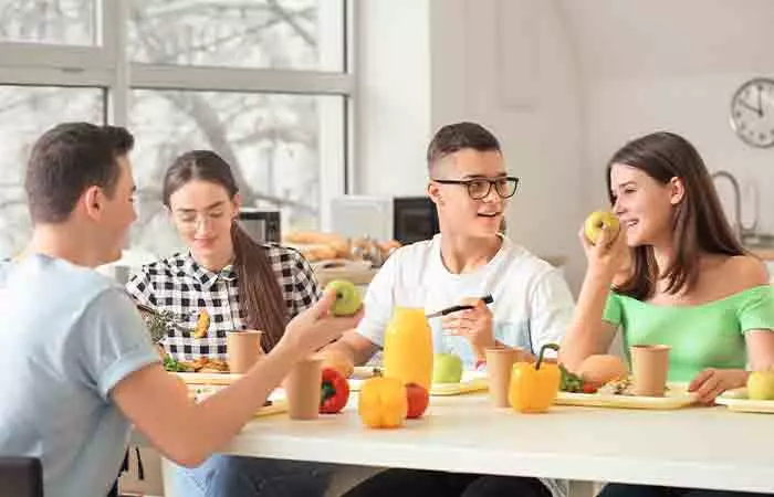 Teens may go on the 2000-calorie diet meal plan