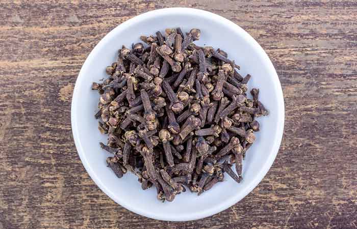 Cloves to get rid of a silverfish infestation