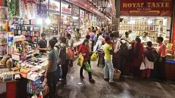 Crawford is one of the famous street shopping places in Mumbai