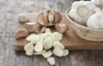Garlic to get rid of butt acne