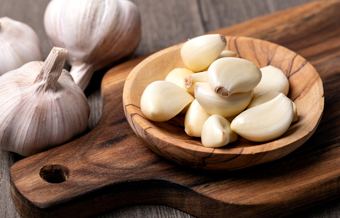 Use garlic to treat bacterial vaginosis