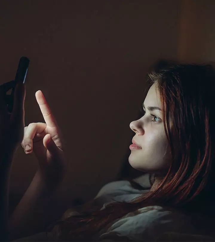 The Blue Light From Your Electronic Devices Can Be Beneficial, According To Science