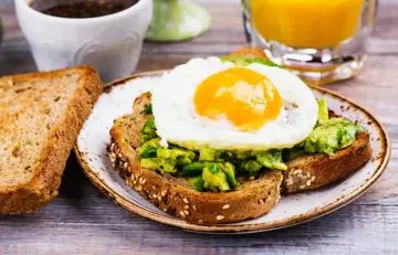 Sunny side up and avocado toast, a healthy breakfast recipe for weight loss