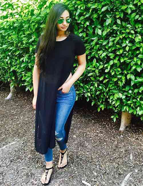 How to wear long side slit T-shirt tops