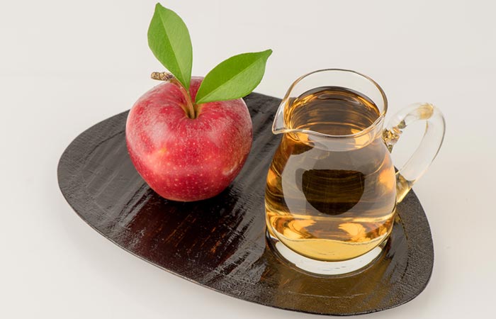 Apple cider vinegar has antifungal properties that may help heal scabs on the scalp
