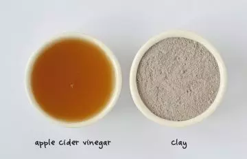 Bentonite clay and apple cider vinegar as ingredients for hair wash