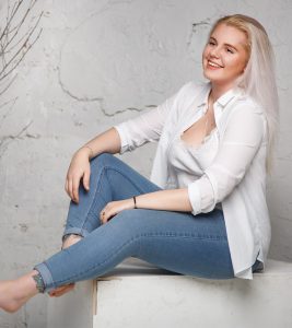 10 Best Jeans For Curvy Women That Are Co...