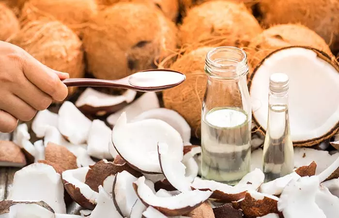 Coconut oil for reducing body odor