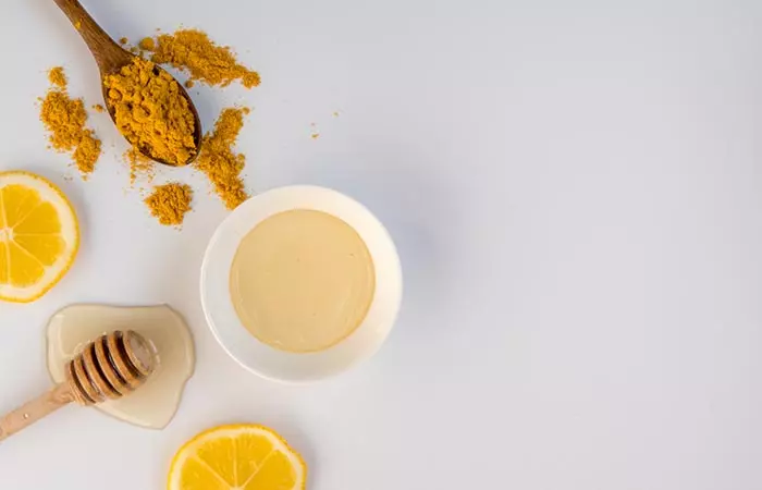 Turmeric and coconut oil face mask