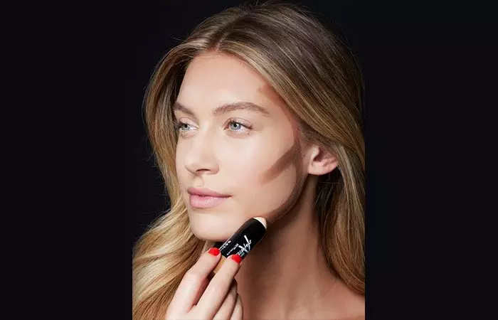 7. Hide A Double Chin With A Matte Bronzer 