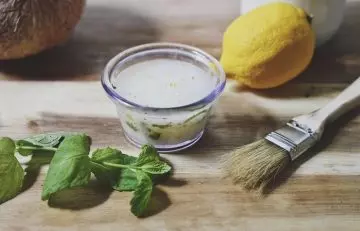 Lemon, yogurt, and coconut oil face mask