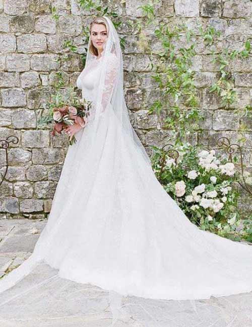 15 Beautiful Celebrity Wedding Dresses Of All Time!