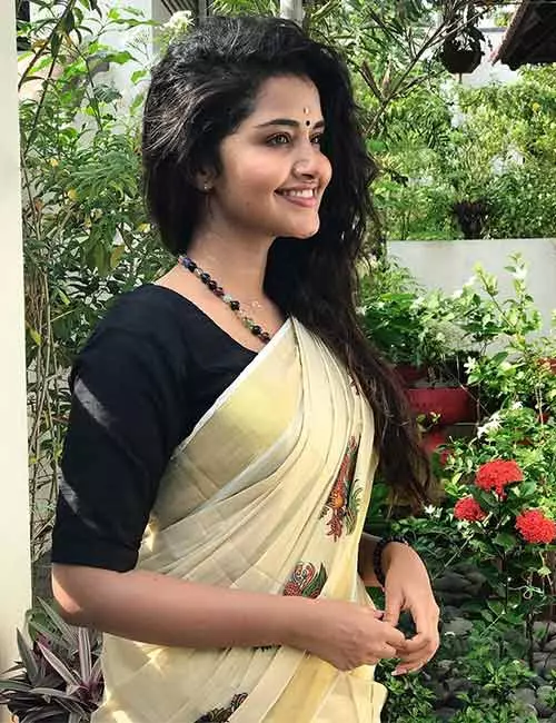 Pair Kerala saree with a plain black blouse