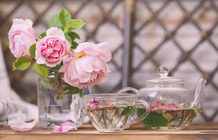 Make A Green Tea Or Rose Water Cold Compress