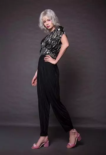 Pleated trousers from the 80s fashion trends