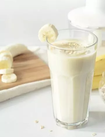 Banana oatmeal smoothie for soft food diet
