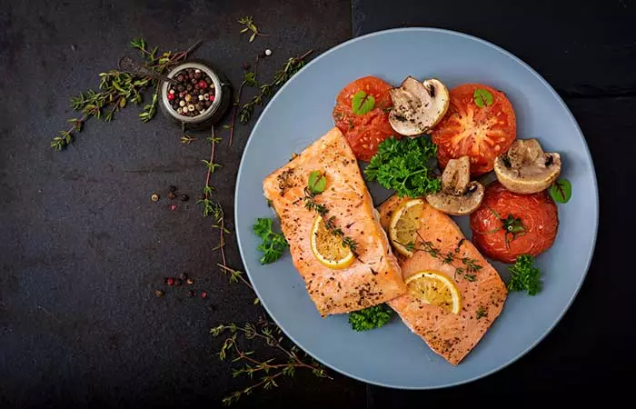 Eat In Contrasting Colored Plates In Blue Rooms