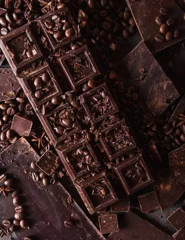 Dark chocolate is a healthy snack for weight loss at night