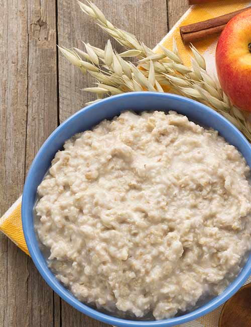 Oatmeal is a healthy snack for weight loss at night