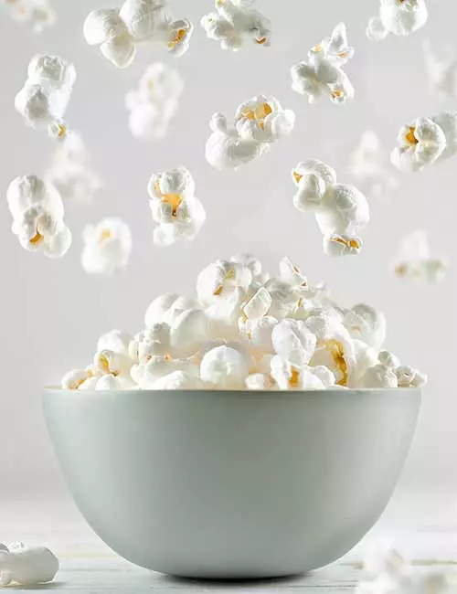 Air popped popcorn is a healthy snack for weight loss at night