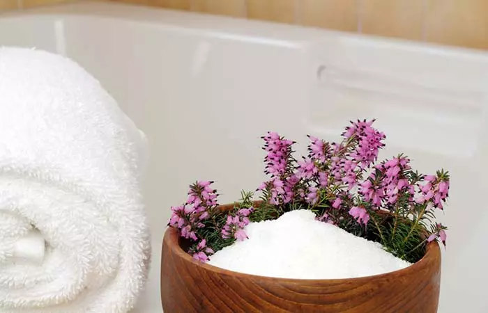 Epsom salt soak for knee joint pain