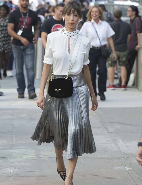 Celebrities Show That Pleated Skirts Aren't Only For School Girls! –  asianfashionfans