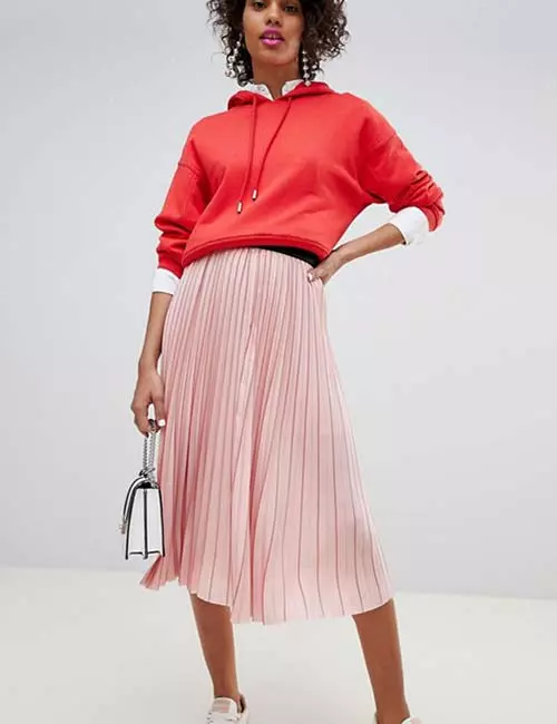 Pleated skirt with hoodie