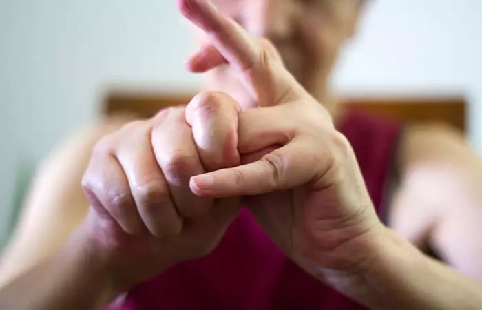 Popping Your Knuckles And Joints Doesn't Cause Arthritis